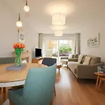 Luxury 3-Bed House, Beach 300M, Sleeps 6, Parking
