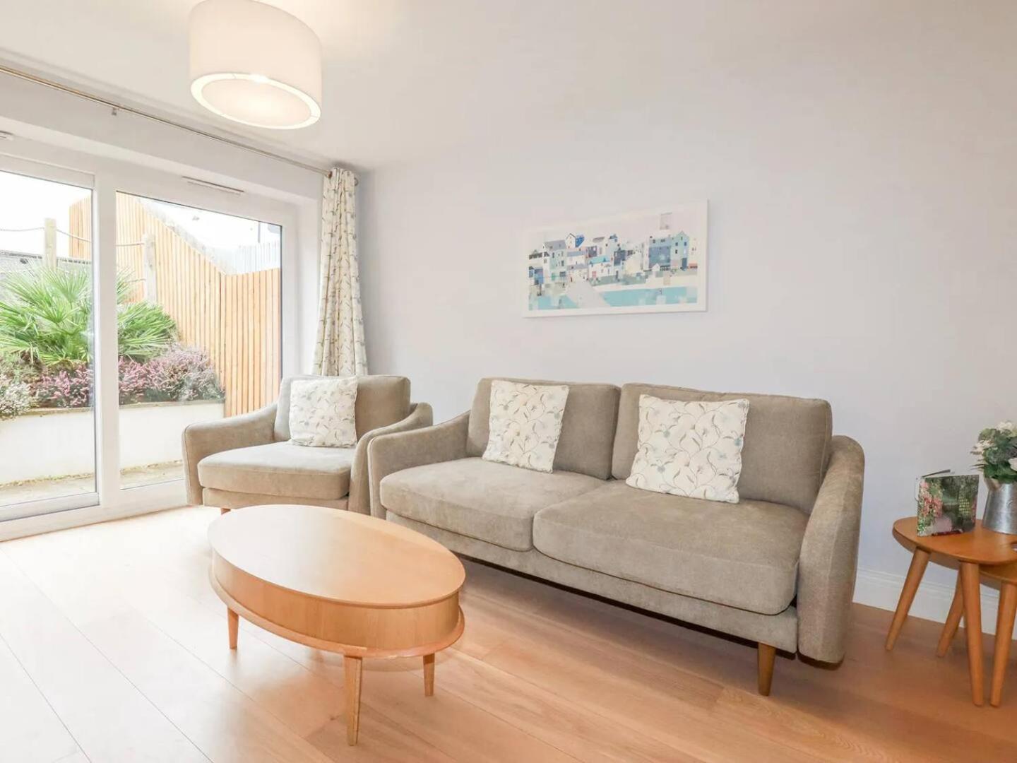 Luxury 3-bed House, 300m, Sleeps 6, Parking Holiday home *