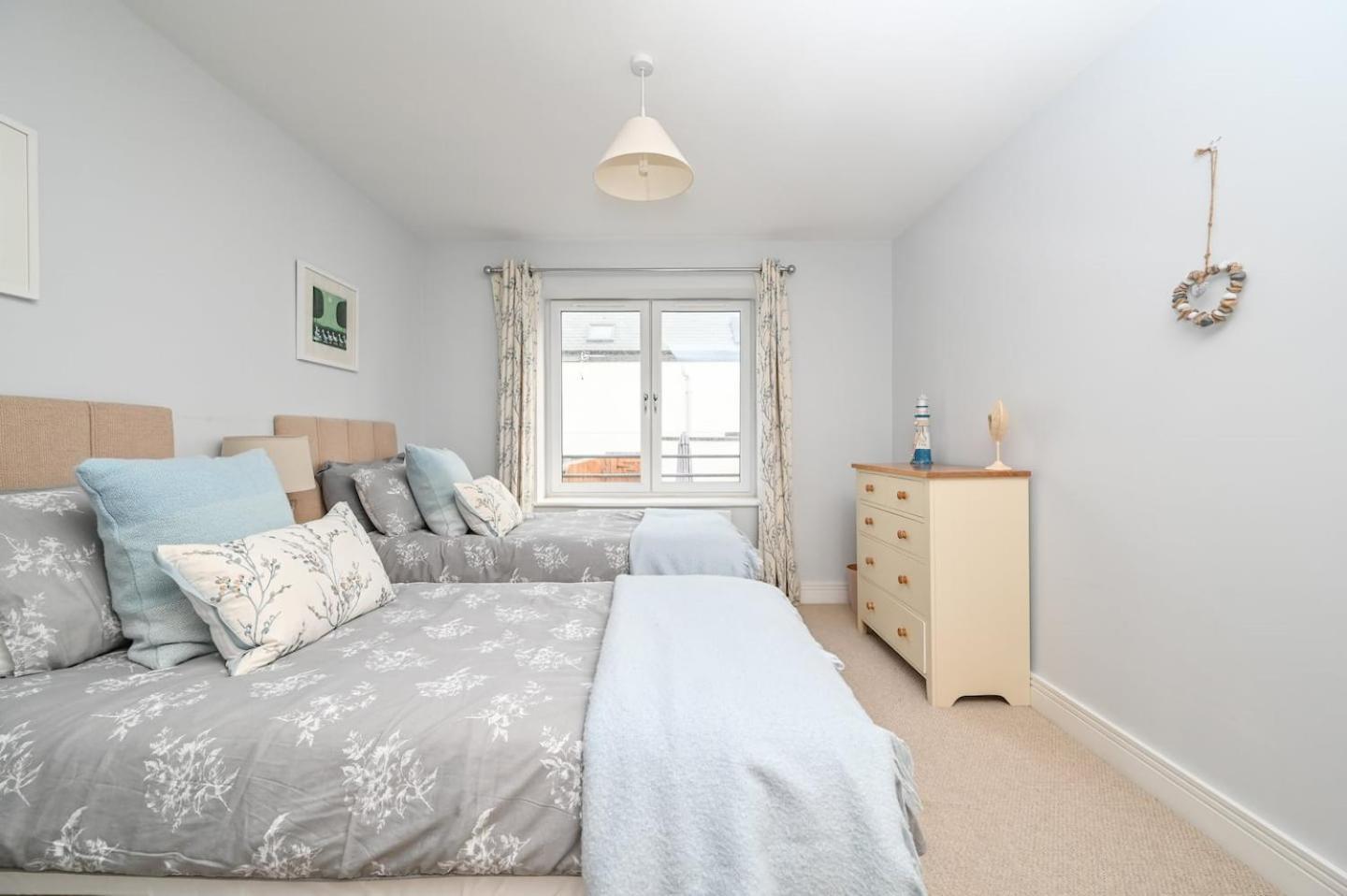 Holiday home Luxury 3-bed House, 300m, Sleeps 6, Parking Newquay (Cornwall)