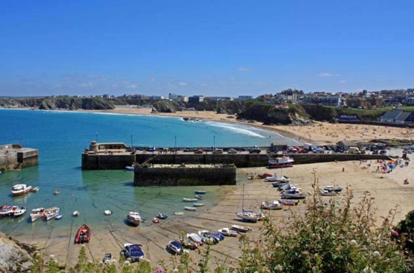 Luxury 3-bed House, 300m, Sleeps 6, Parking