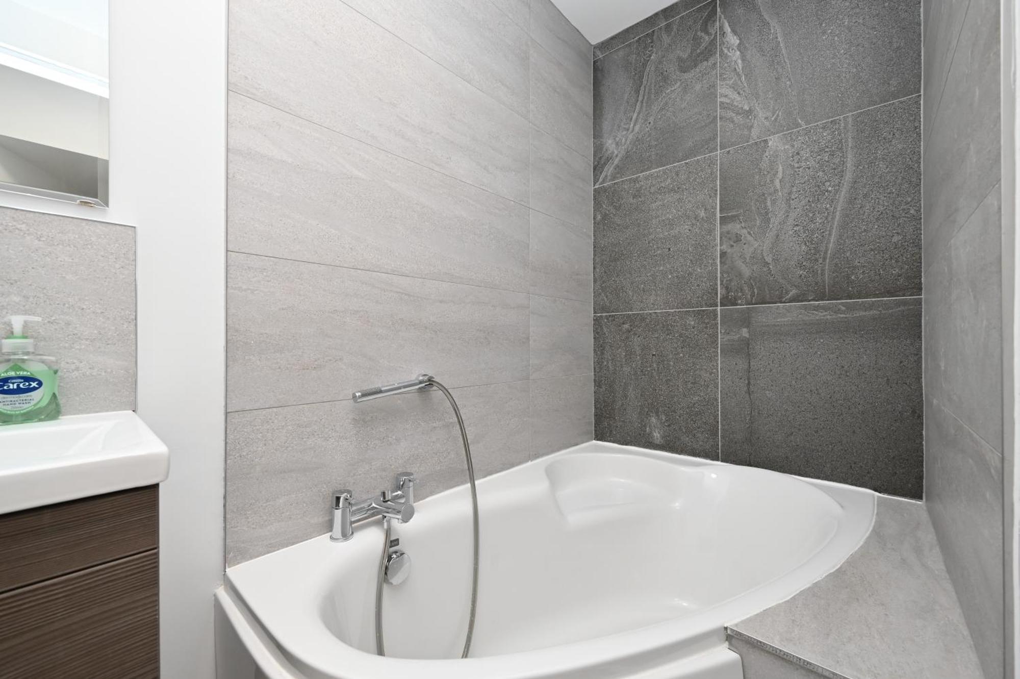Holiday home Luxury 3-bed House, 300m, Sleeps 6, Parking Newquay (Cornwall)